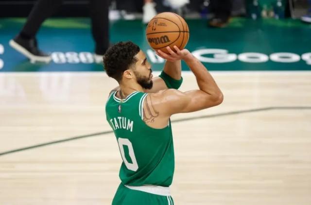 塔图姆迎来七赛季高光表现，西班牙队球迷沸腾！